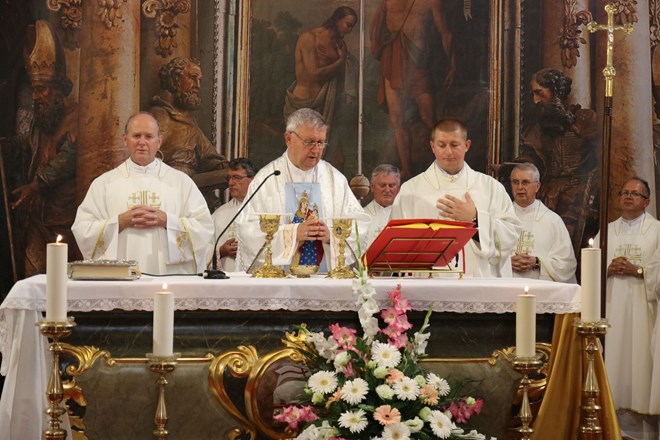 Biskup Josip Mrzljak predvodio središnje slavlje Gospe Karmelske kod varaždinskih franjevaca